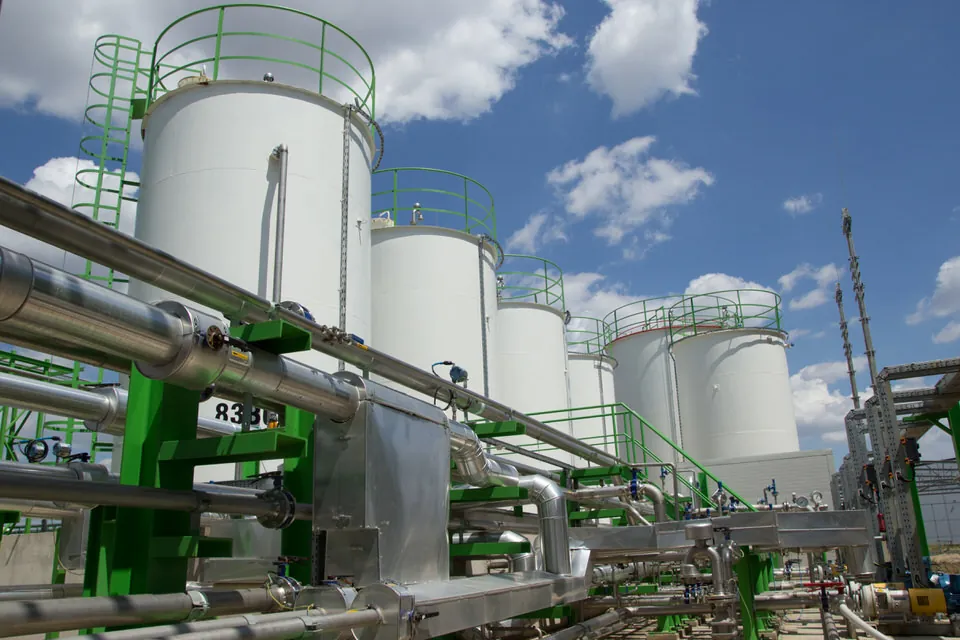 Construction of the in-plant tank farm at Tiszapüspöki